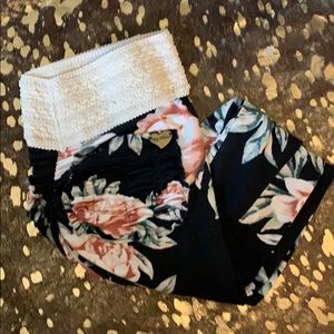 XS cute booty lounge navy and pink floral leggings